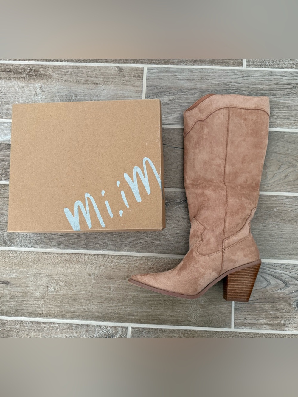 VICI Collection Mi.Im Sz 8.5 Taupe Beige Tan Suede Western Block Heel Boot